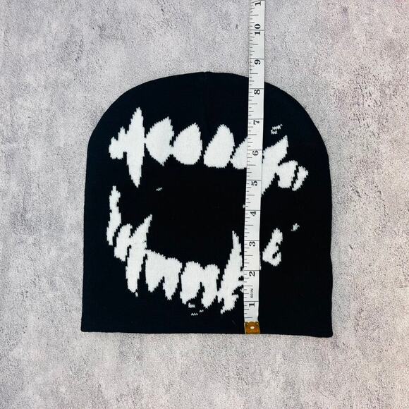 grunge gothic punk vintage dog teeth beanie - Picture 4 of 5